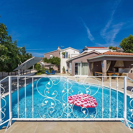 Five Bedroom Villa Emily With Pool In Медулин Экстерьер фото