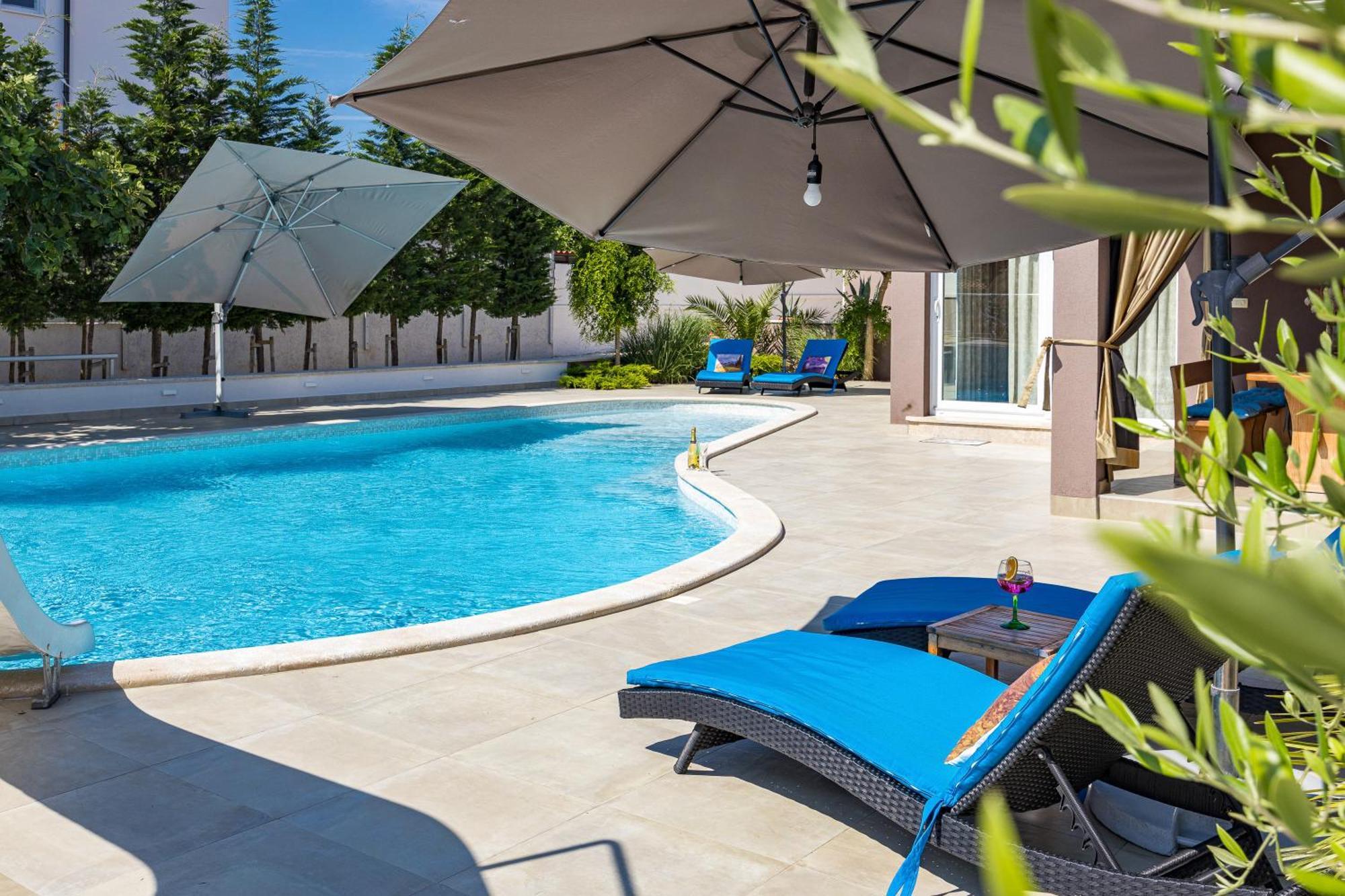 Five Bedroom Villa Emily With Pool In Медулин Экстерьер фото