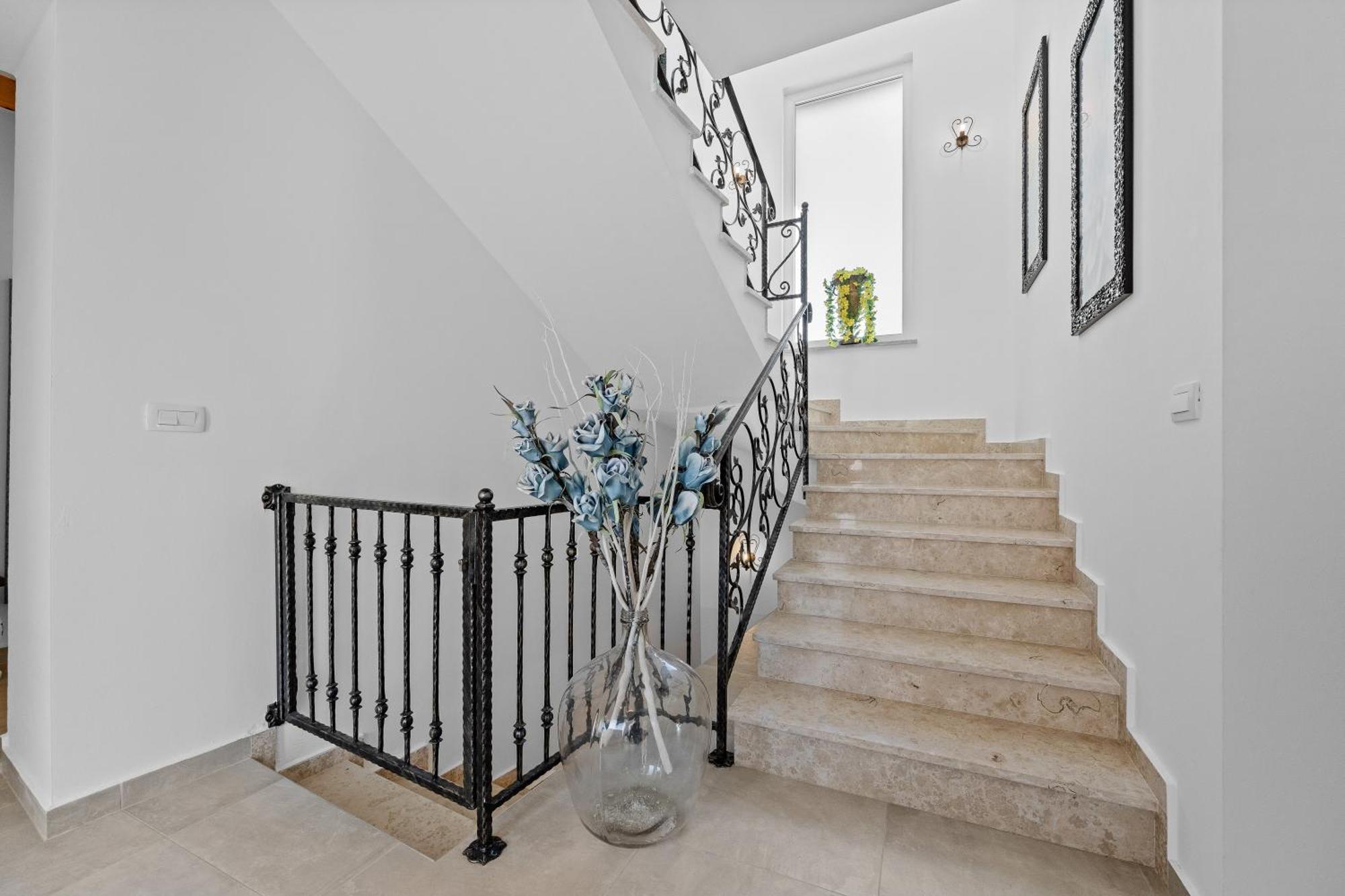Five Bedroom Villa Emily With Pool In Медулин Экстерьер фото