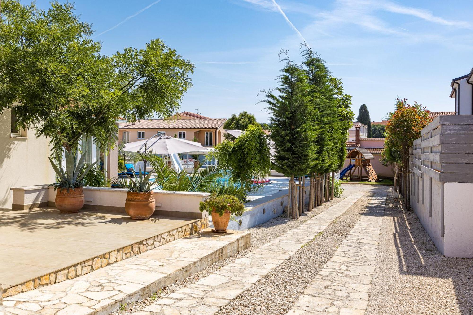 Five Bedroom Villa Emily With Pool In Медулин Экстерьер фото
