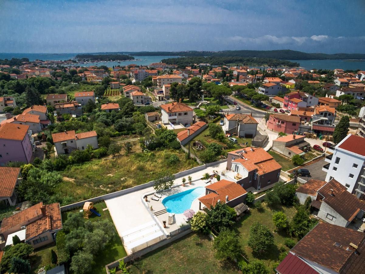 Five Bedroom Villa Emily With Pool In Медулин Экстерьер фото
